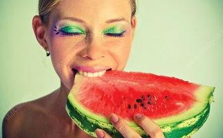 吃瓜嘴巴就溃疡,口腔溃疡困扰？揭秘“吃瓜嘴巴”背后的健康隐患