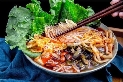 瓜慧和海瓜吃螺蛳粉