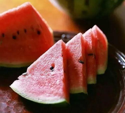 圆宝吃瓜,揭秘娱乐圈那些不为人知的幕后故事