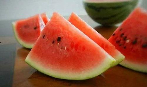 明明是吃瓜的人却不吃瓜,却对瓜情有独钟的奇人异事