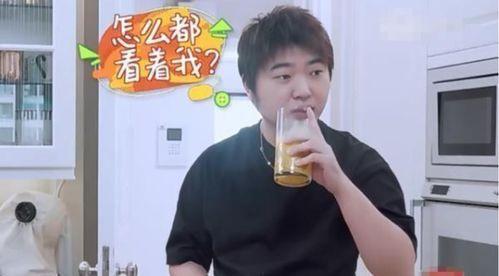 吴彤导演吃瓜图片,揭秘娱乐圈幕后趣闻